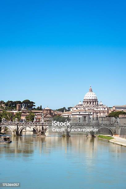 Panoramę Z Tybru W Rzymie - zdjęcia stockowe i więcej obrazów Bazylika św. Piotra na Watykanie - Bazylika św. Piotra na Watykanie, Rzym - Włochy, Katedra