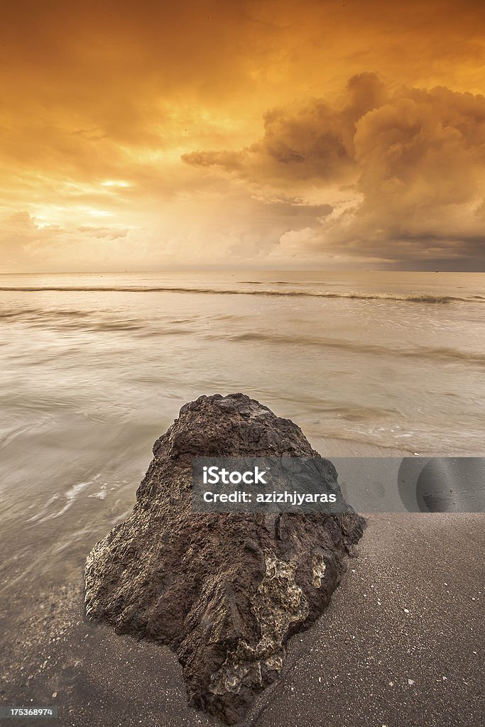 Fundo de pedra com nuvem que é dramática - Royalty-free Ambiente dramático Foto de stock