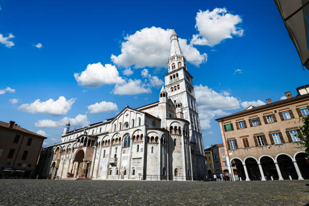 istock Duomo di Modena e Ghirlandina 1753743566
