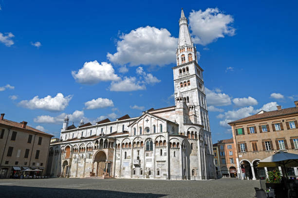 istock Duomo di Modena e Ghirlandina 1753743624
