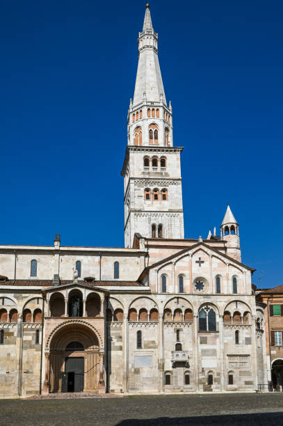 istock Duomo di Modena e Ghirlandina 1753744101