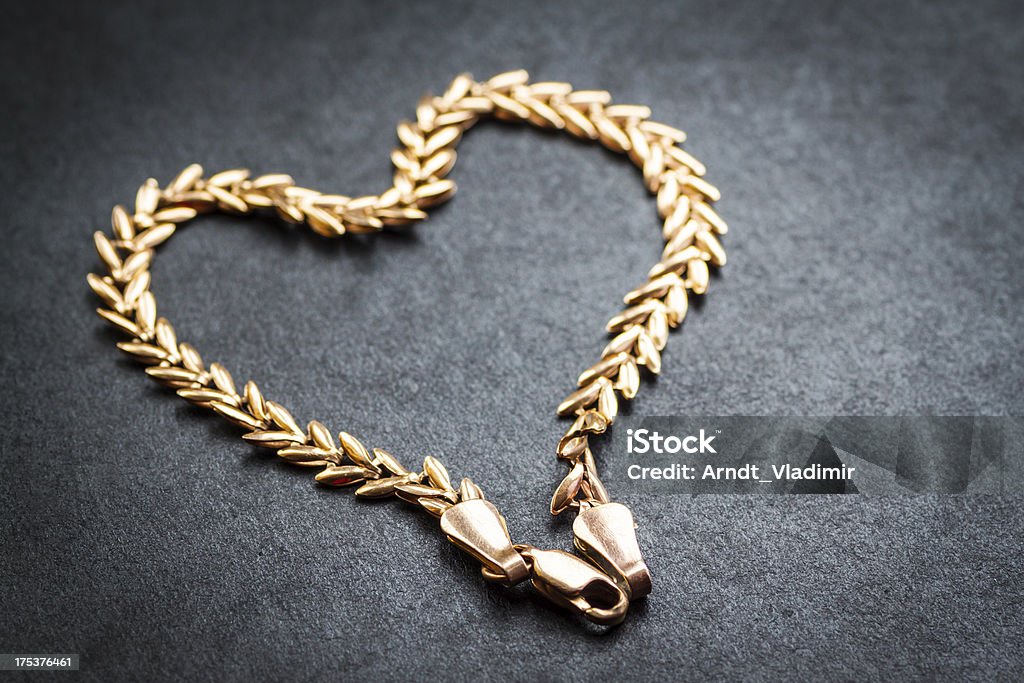 A forma di cuore oro catena. - Foto stock royalty-free di Catenina d'oro