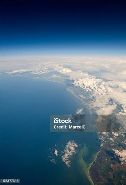 High Altitude Der Erde Im Weltall Stockfoto und mehr Bilder von Bildhintergrund - Bildhintergrund, Blau, Cumulus