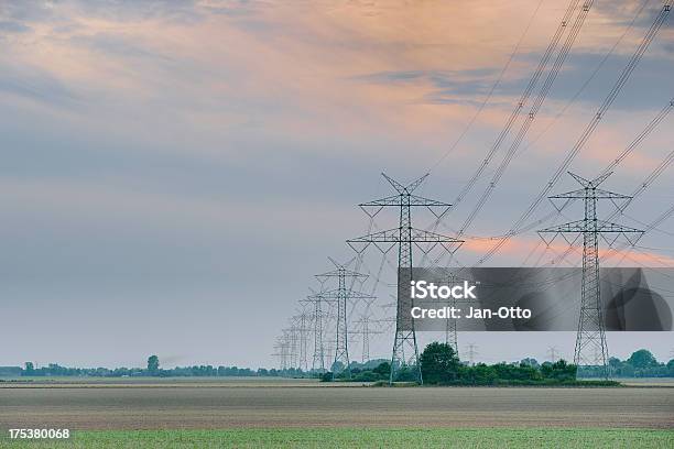 High Voltage Power Lines Stockfoto und mehr Bilder von Abenddämmerung - Abenddämmerung, Baum, Deutschland