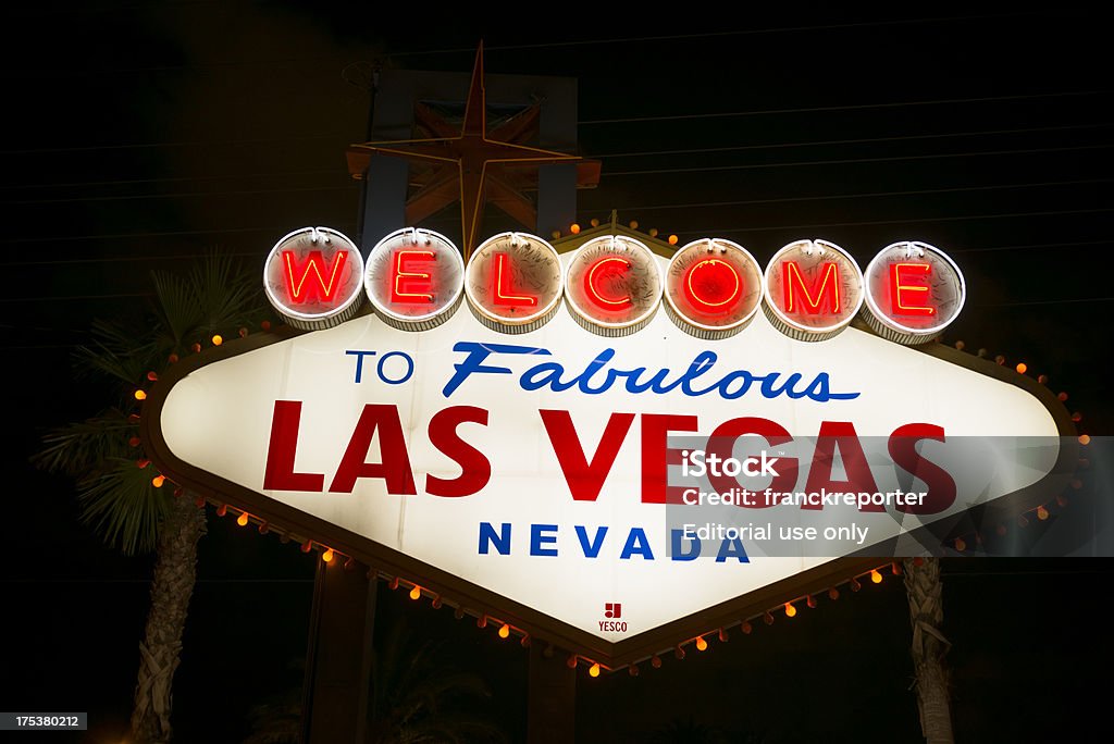 ラスベガスの夜の看板 - Welcome To Fabulous Las Vegas Nevadaの看板のロイヤリティフリーストックフォト