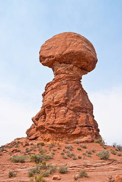 roca equilibrada - travel famous place balanced rock beauty in nature fotografías e imágenes de stock