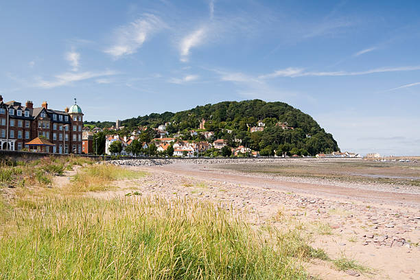 minehead praia e olhando na margem ocidental de somerset - somerset west imagens e fotografias de stock