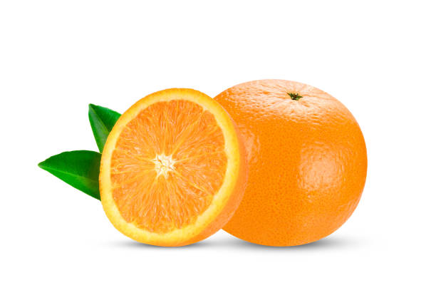 흰색으로 분리된 잎이 있는 오렌지 과일의 전체와 조각 - isolated on white orange juice ripe leaf 뉴스 사진 이미지