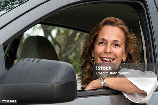 Foto de Dirigindo Mulher Madura e mais fotos de stock de Dirigir - Dirigir, Mulheres, Carro