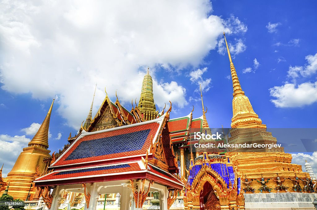 Gran Palazzo di Bangkok e Tempio di Wat Phra Kaew interno - Foto stock royalty-free di Antico - Condizione