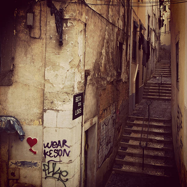 istock Alley in Lisbon, Portugal 175383777