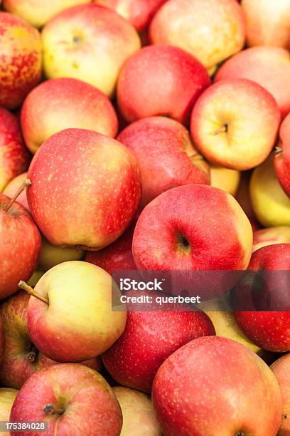 Lotes De Manzanas Foto de stock y más banco de imágenes de Agricultura - Agricultura, Aire libre, Alimento