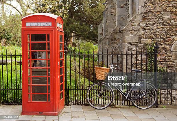 Inglês Caixa De Telefone - Fotografias de stock e mais imagens de Bicicleta - Bicicleta, Cambridge - Cambridgeshire, Cabina de Telefone Público