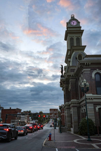 istock Evening traffic in small city in Kentucky 1753851997