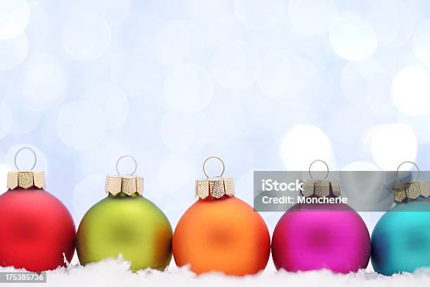 クリスマスアイテムの背景照明付き - お祝いのストックフォトや画像を多数ご用意 - お祝い, アルミニウム, イルミネーション