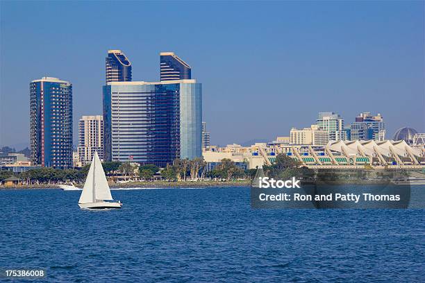 Z Widokiem Na Panoramę Miasta San Diego California - zdjęcia stockowe i więcej obrazów San Diego Convention Center