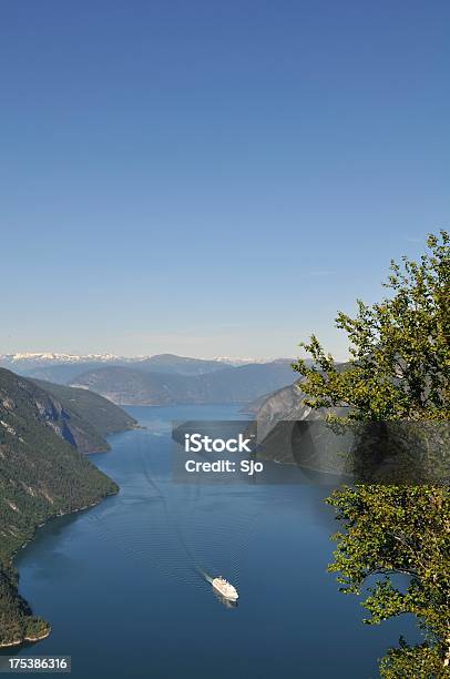 Aurlandsfjord Widok - zdjęcia stockowe i więcej obrazów Aurland - Aurland, Bez ludzi, Drzewo