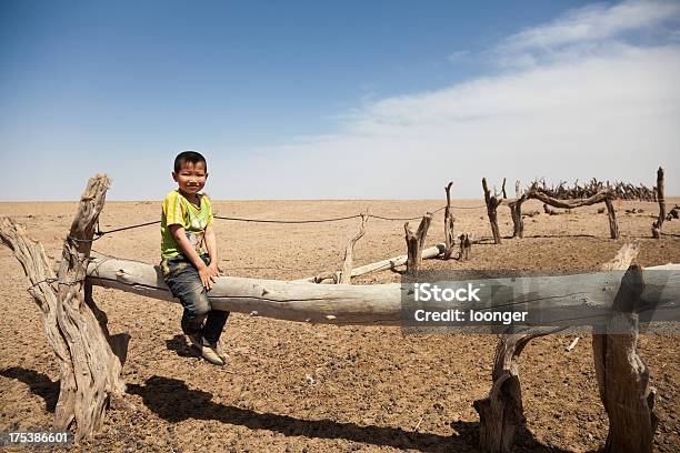 Foto de Carefree Vida e mais fotos de stock de 6-7 Anos - 6-7 Anos, Agricultura, Azul