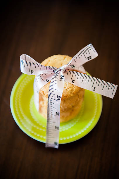 куча cookie с ленты мера ленты - dieting cookie food number стоковые фото и изображения