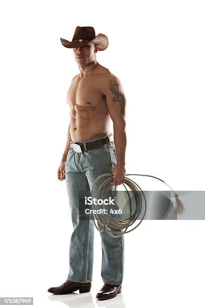 Cowboy Mit Lasso Stockfoto und mehr Bilder von Cowboy - Cowboy, Gutaussehend, Nackter Oberkörper
