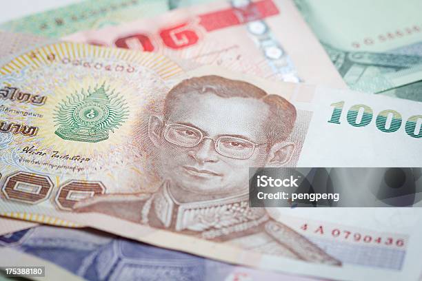 Baht Foto de stock y más banco de imágenes de Moneda tailandesa - Moneda tailandesa, Divisa tailandesa, 500