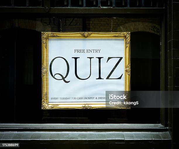 London Bar Quiz Di Notte - Fotografie stock e altre immagini di Serata di quiz - Serata di quiz, Annuncio, Banalità