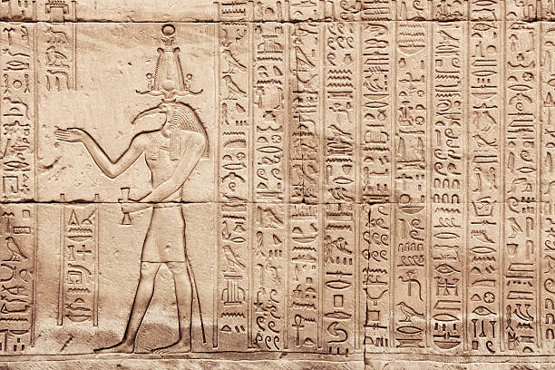 antiga hieróglifo - archaeology egypt stone symbol - fotografias e filmes do acervo