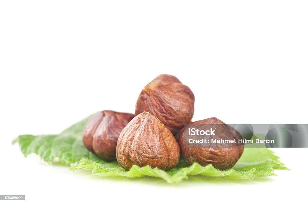 Орехи с листьями - Стоковые фото Антиоксидант роялти-фри
