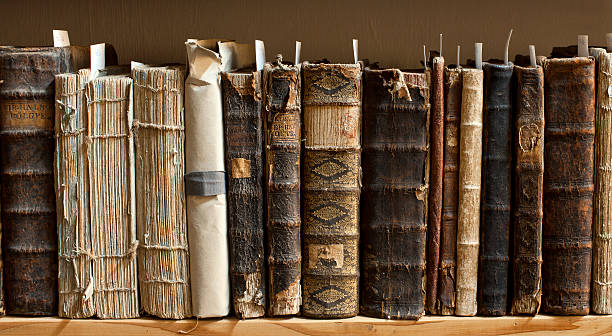 Libri antichi in una libreria - foto stock