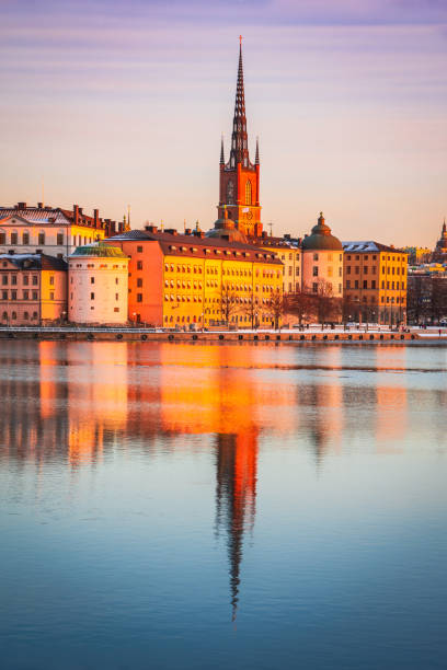 stockholm, sweden. sunset over gamla stan old town - stadsholmen imagens e fotografias de stock