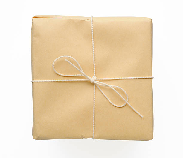 коричневый бумажный parcel - string package brown paper стоковые фото и изображения