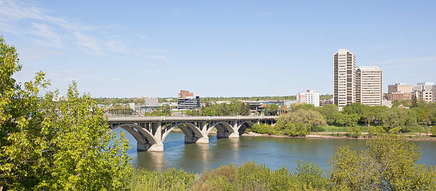 istock Broadway Bridge Across the South Saskatchewan River in Downtown Saskatoon 175391502