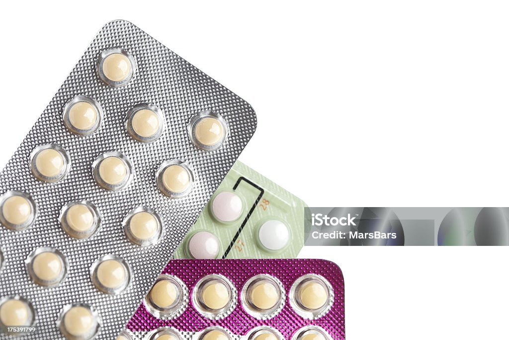 Controle de nascimento pílulas isoladas no branco - Foto de stock de Contraceptivo royalty-free