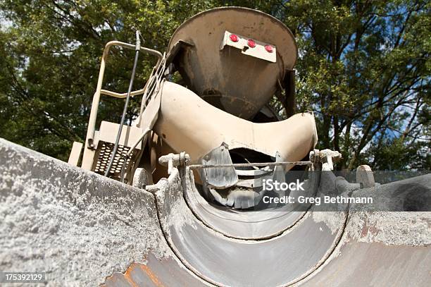 Beton Shute Stockfoto und mehr Bilder von Ausgedörrt - Ausgedörrt, Baugewerbe, Baum