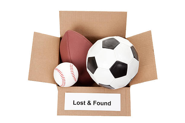 lost & trovato sport palloni - ufficio oggetti smarriti foto e immagini stock