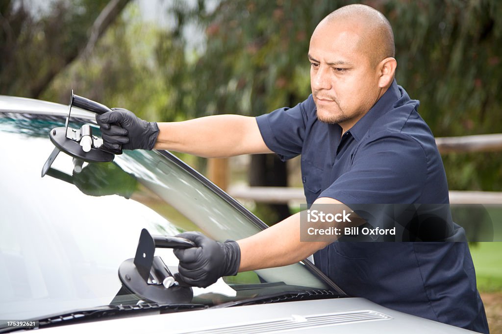 Auto reparación & de vidrio de reemplazo - Foto de stock de Coche libre de derechos