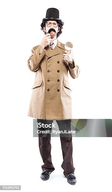 Detetive Inspector Com Cachimbo Lupa - Fotografias de stock e mais imagens de Figura para recortar - Figura para recortar, Sherlock Holmes, Capa Impermeável