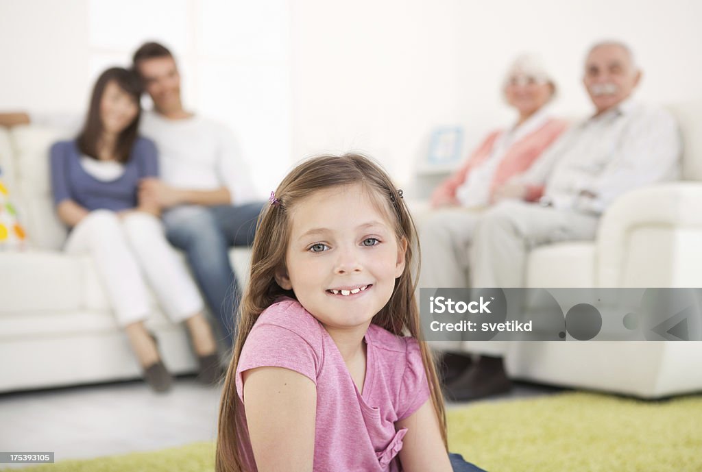 Linda garota com a família. - Foto de stock de 25-30 Anos royalty-free