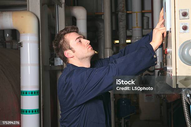 Foto de Sala De Aquecedor De Águafuncionário Do Sistema De Checkin e mais fotos de stock de Negócios