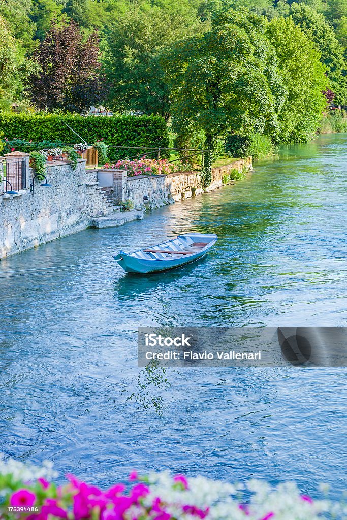 Mincio de barco no rio, Itália - Foto de stock de Atracado royalty-free