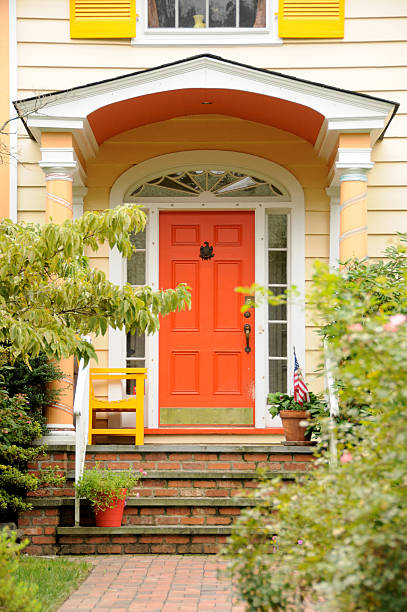 orange zimmer - front door front stoop house yellow stock-fotos und bilder
