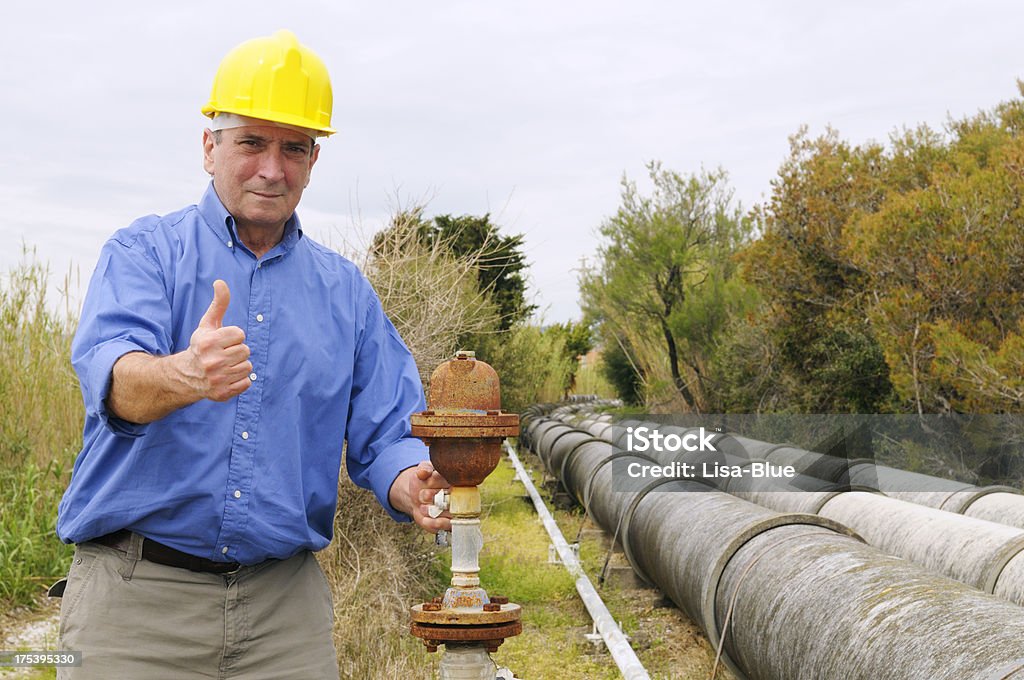 Ingeniero dando pulgar arriba - Foto de stock de Felicidad libre de derechos