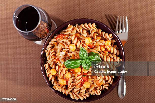 Colecção De Macarrão Fusilli Com Grãoervilhas - Fotografias de stock e mais imagens de Comida - Comida, Comida Pronta, Comida e Bebida