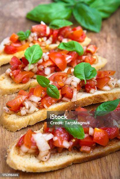 Italiano Brushetta - Fotografias de stock e mais imagens de Brusqueta - Brusqueta, Antipasto, Azeite