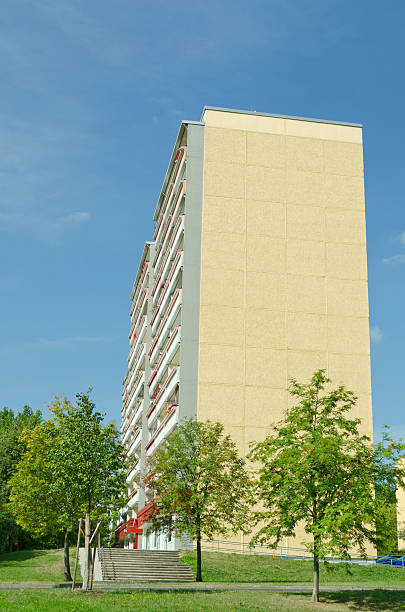 rdt, grattacielo edificio dell'appartamento a gera, germania - plattenbau neubau apartment east germany foto e immagini stock