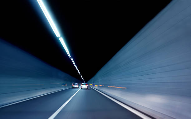 túnel - color image car futuristic road trip fotografías e imágenes de stock