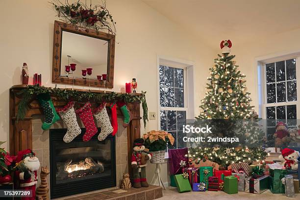 Mattina Di Natale - Fotografie stock e altre immagini di Natale - Natale, Albero di natale, Specchio