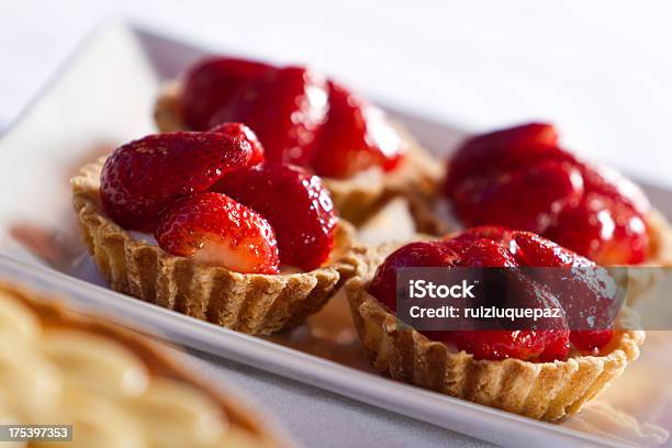 Deliziosi Dolci Fragole - Fotografie stock e altre immagini di Cantucci - Cantucci, Cibi e bevande, Cibo