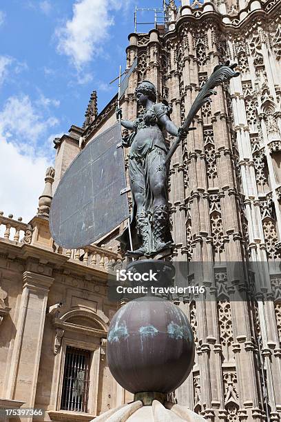 Foto de Catedral De Sevilha e mais fotos de stock de Andaluzia - Andaluzia, Cata-vento, Catedral