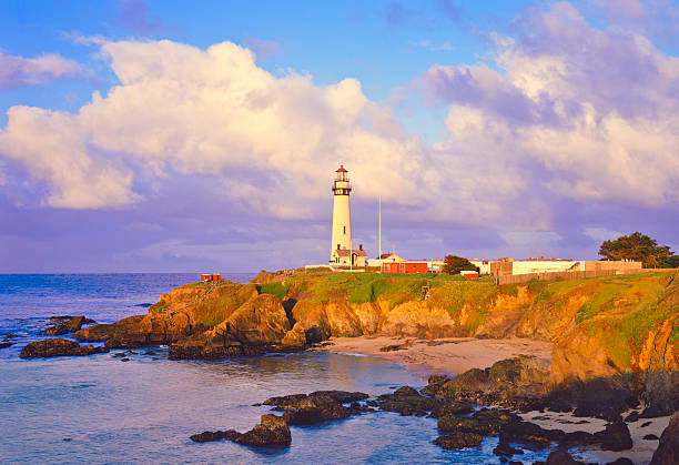 pigeon point lighthouse en la costa de california - pigeon point lighthouse fotografías e imágenes de stock